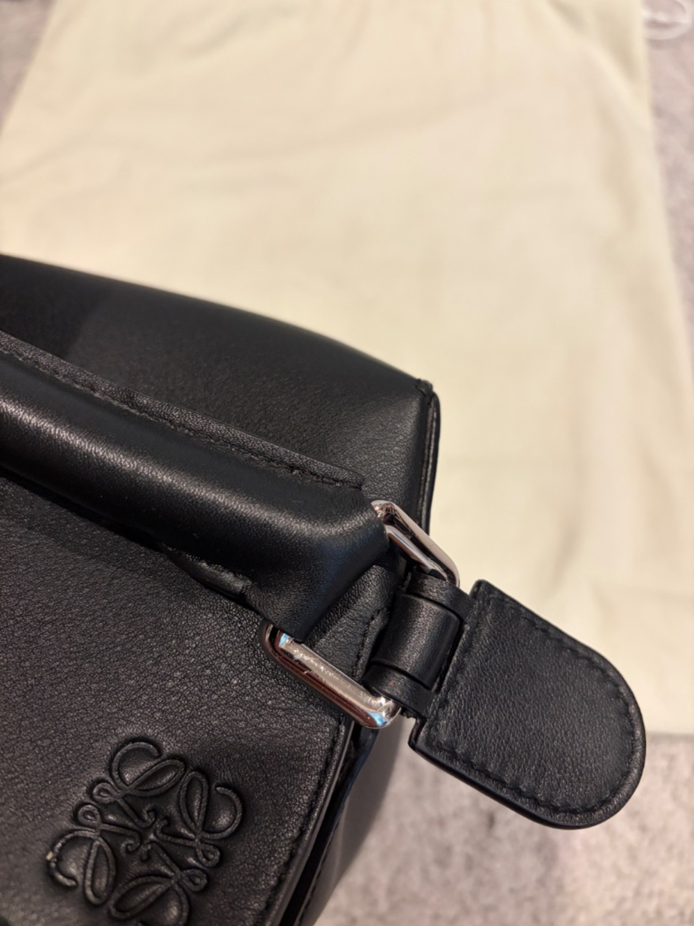 Loewe Medium Puzzle Edge bag in black calfskin - Picture 11 of 15